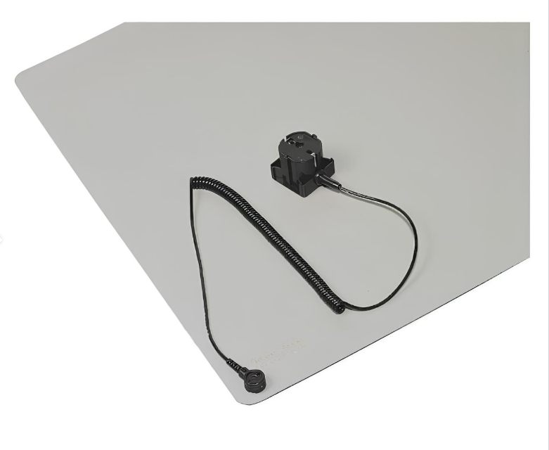 картинка Bernstein 9-367. Набор ESD заземляющий с ковриком 600 x 450 x 2,0 мм (2 предмета) являющийся официальным дистрибьютором в России 